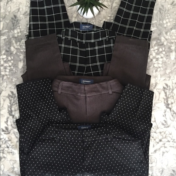 ๐ธ SOLD ๐ธ. Old Navy Mid-Rise Pixie Pants - Picture 2 of 8